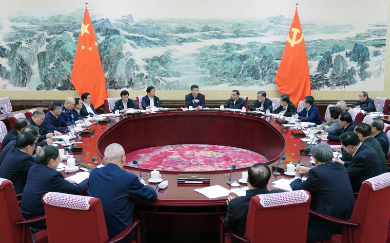 　　12月25日至26日，中共中央政治局召開民主生活會，中共中央總書記習(xí)近平主持會議并發(fā)表重要講話。新華社記者 謝環(huán)馳 攝